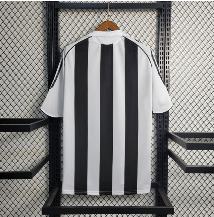 2005/06 Newcastle United Retro Home Kit